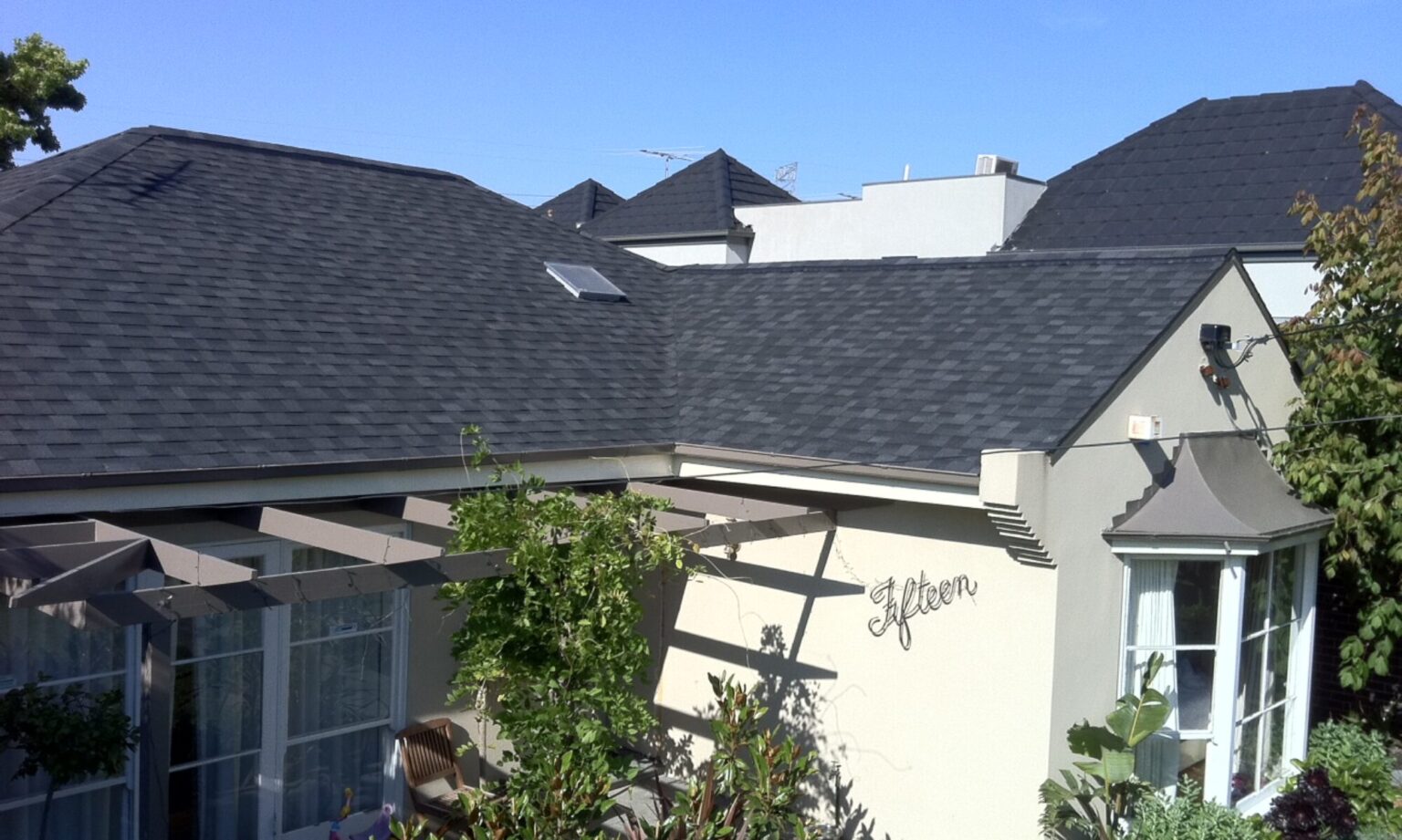 What are Roof Shingles? How to Install American Roof Tiles